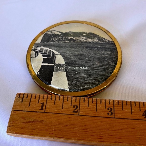 Vintage Rock of Gibraltar Souvenir Brass Powder Compact Made in England 3 inch - Picture 7 of 7